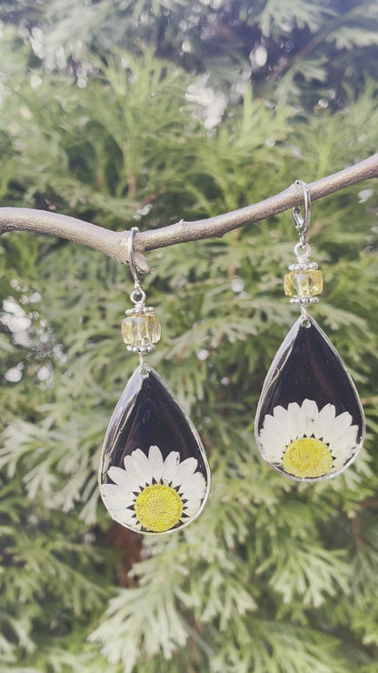 Daisy Resin Earrings