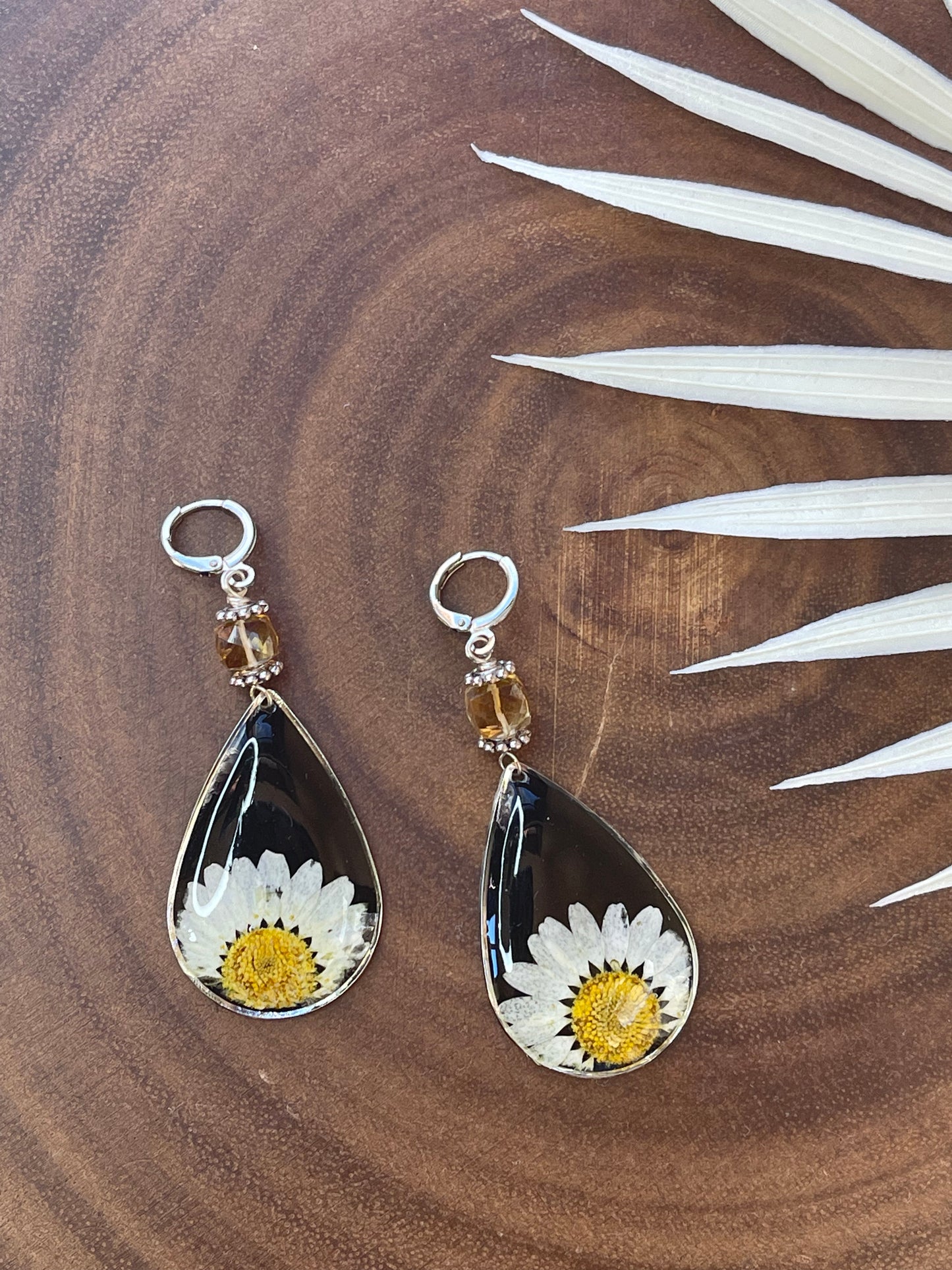 Daisy Resin Earrings